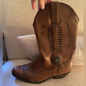 Acme women’s boots size 9 brown with detail